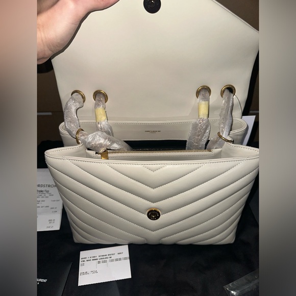 Yves saint Laurent LouLou medium shoulder bag in quilted leather - Picture 8 of 13